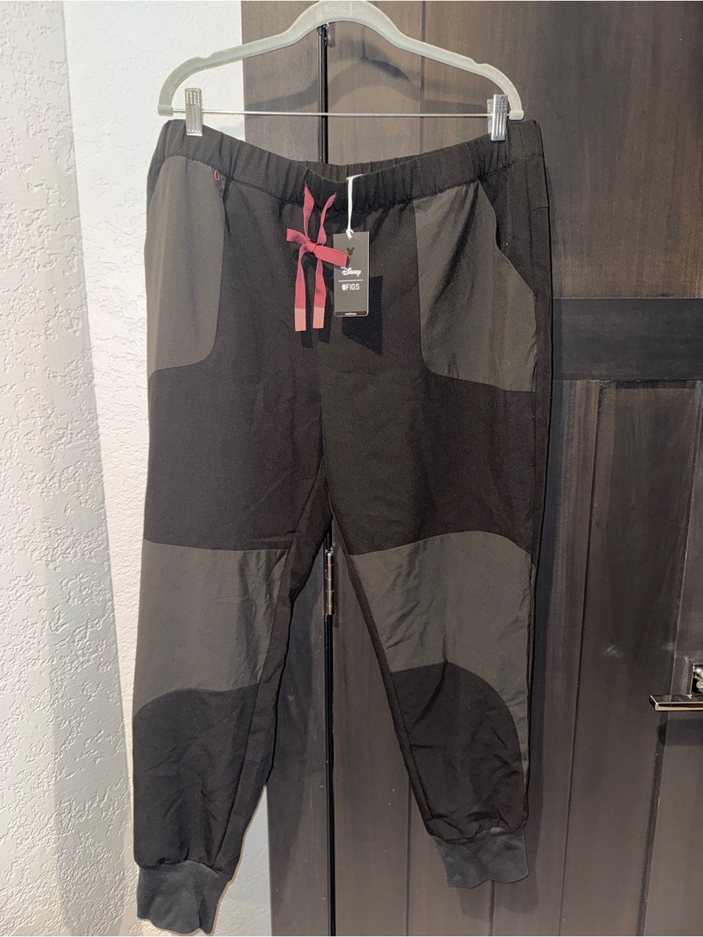 Disney x Figs Scrubs, JOGGERS, NWT, XXL